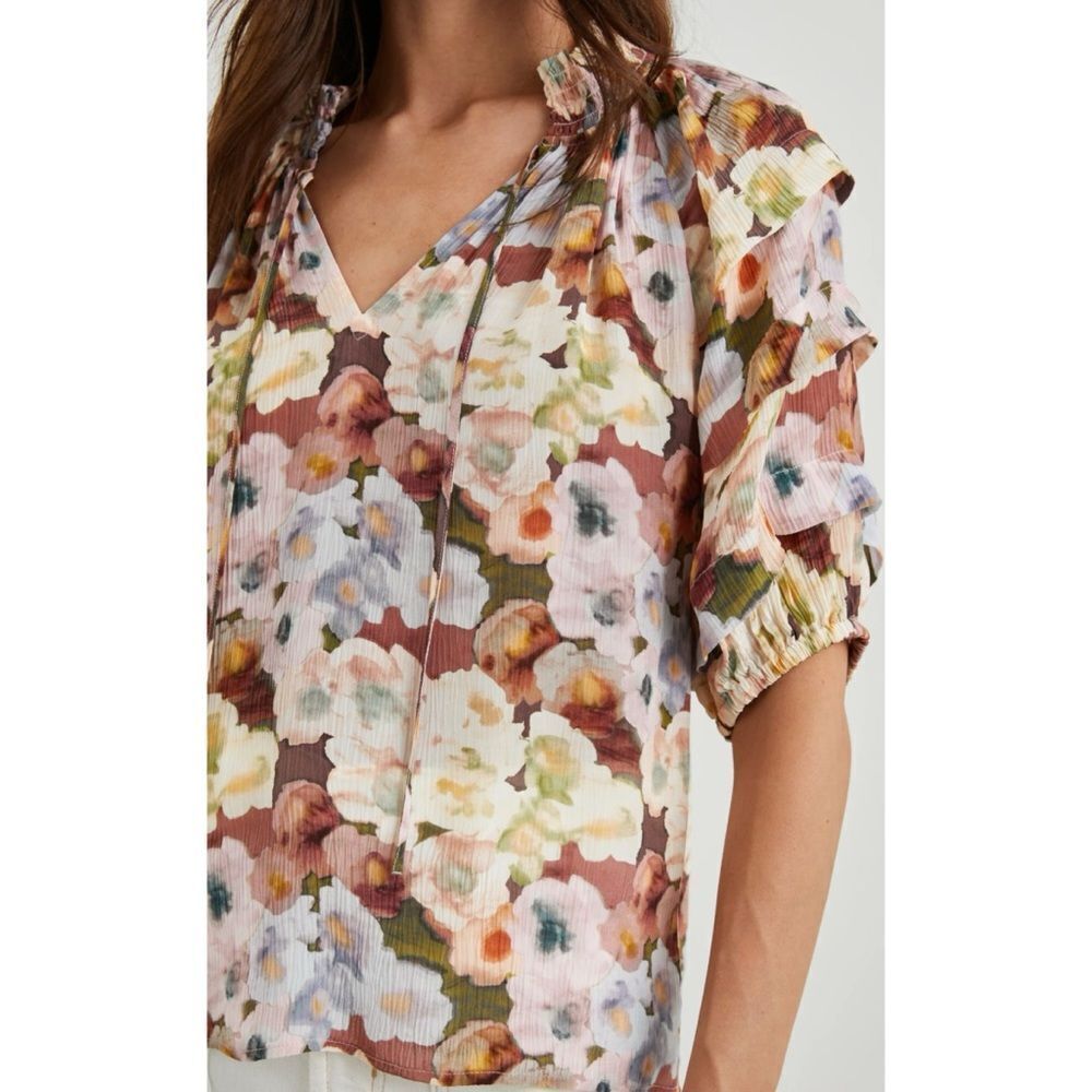 Rails Paris Painted Fall Floral V-Neck Blouse
Puff Sleeve Lace Tie V-neck Size S - Picture 2 of 10